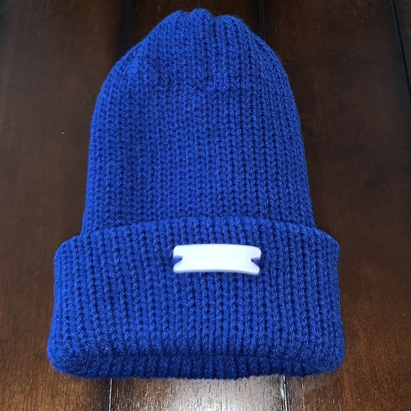 New!! Hand knitted Beanie Hat - Picture 3 of 4